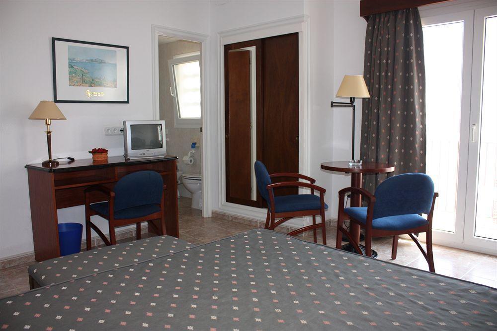 Hotel Rosa Dels Vents Сан Антони де Калоне Екстериор снимка
